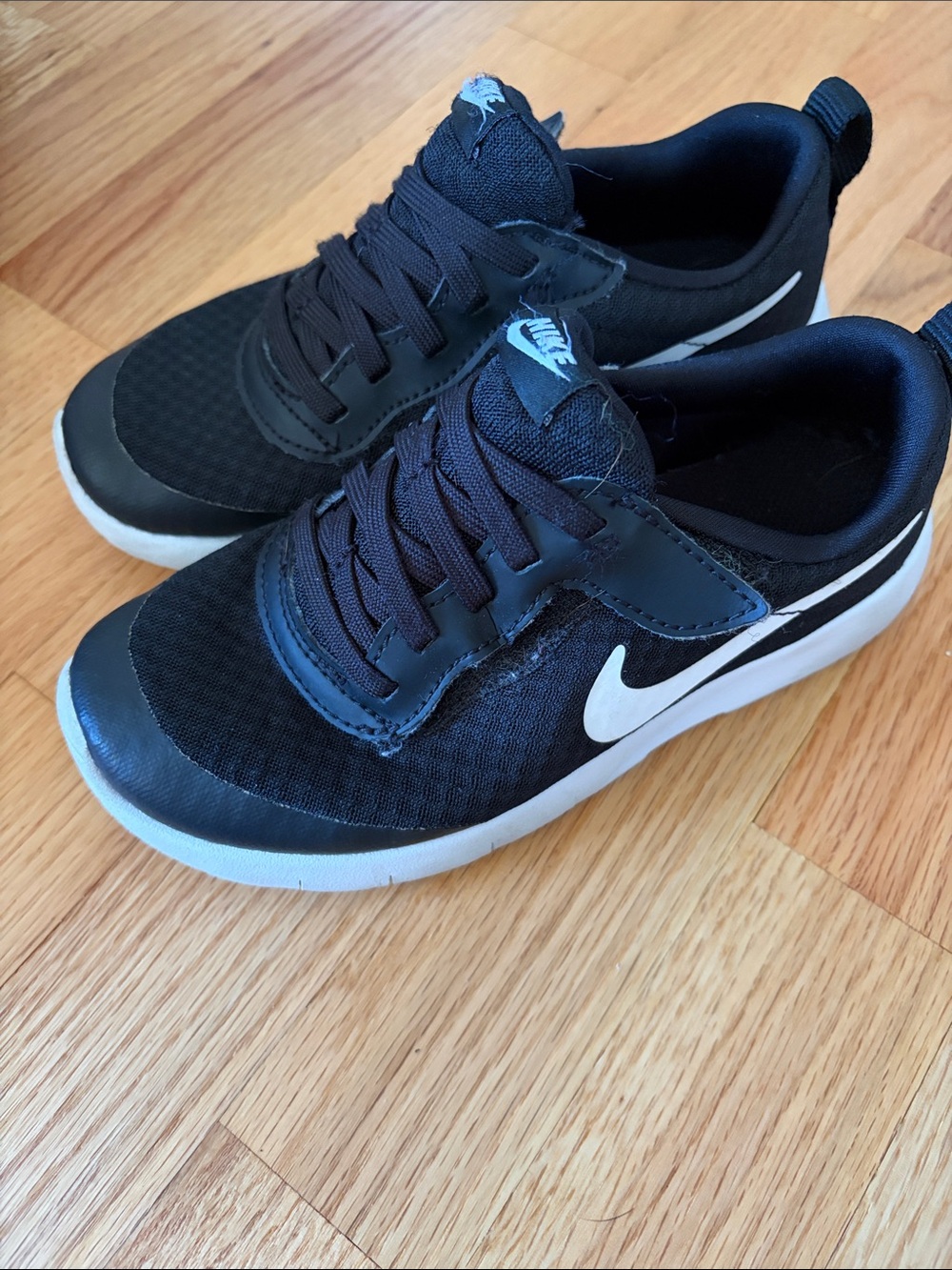 Nike Black and White Low-Top Sneakers - 13